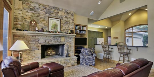 George's Landing living room with fireplace, breakfast bar.