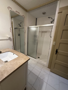 upper-apt-bathroom-front-side